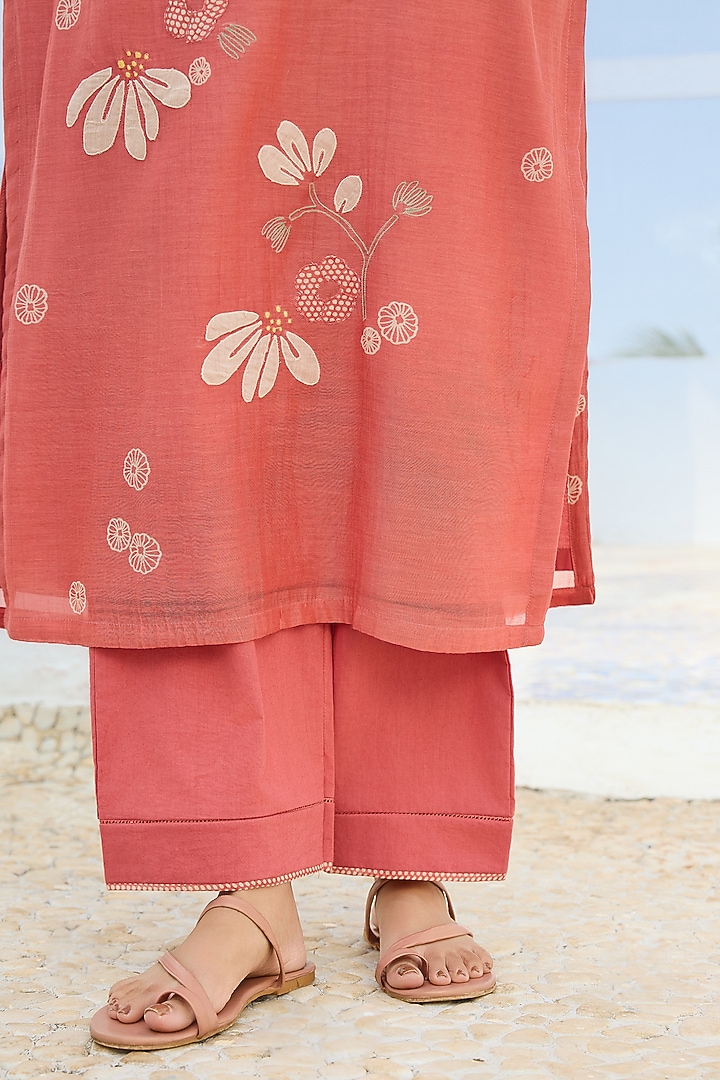 Hibiscus-Colored Muslin Cotton Floral Embroidered Kurta Set by Vaayu at Pernia's Pop Up Shop