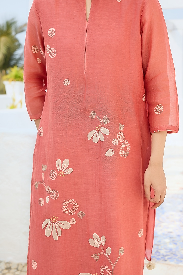 Hibiscus-Colored Muslin Cotton Floral Embroidered Kurta Set by Vaayu at Pernia's Pop Up Shop