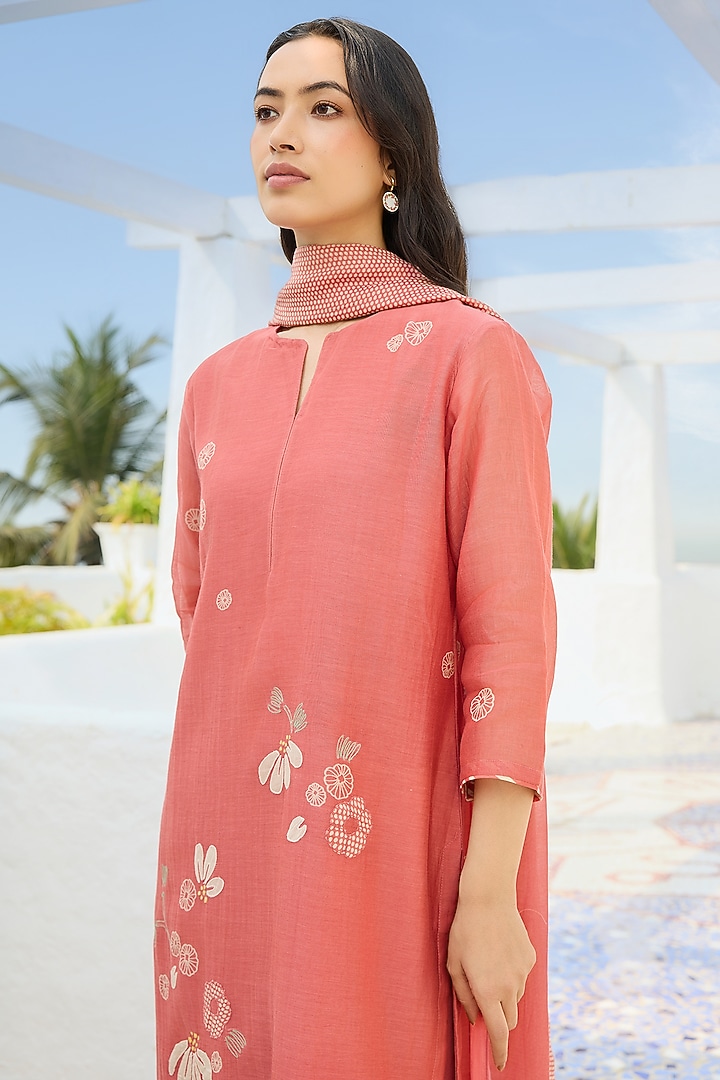 Hibiscus-Colored Muslin Cotton Floral Embroidered Kurta Set by Vaayu at Pernia's Pop Up Shop