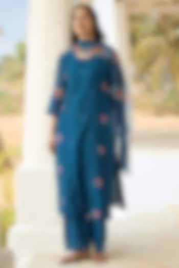 Sapphire Muslin Cotton Printed & Thread Embroidered Kurta Set by Vaayu at Pernia's Pop Up Shop