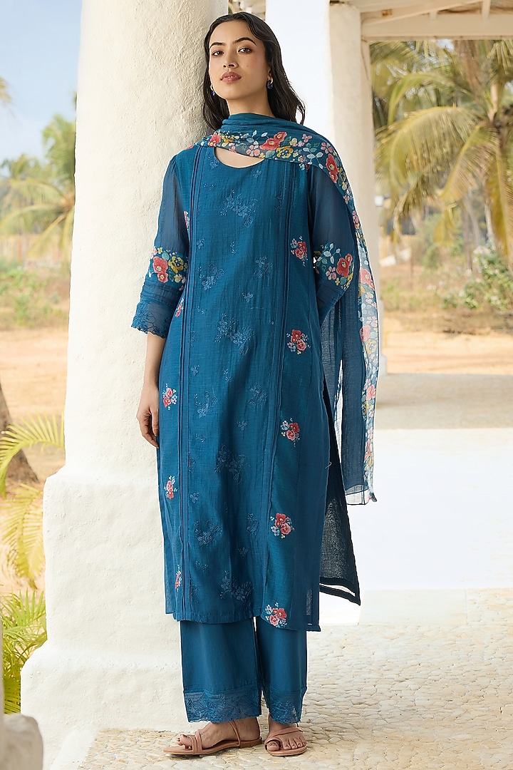 Sapphire Muslin Cotton Printed & Thread Embroidered Kurta Set by Vaayu at Pernia's Pop Up Shop