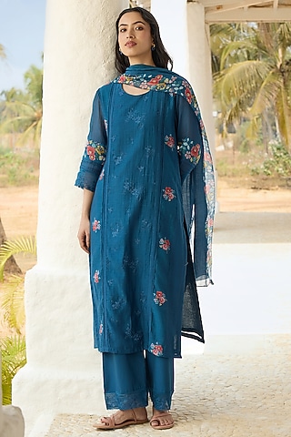 Sapphire Muslin Cotton Printed & Thread Embroidered Kurta Set by Vaayu