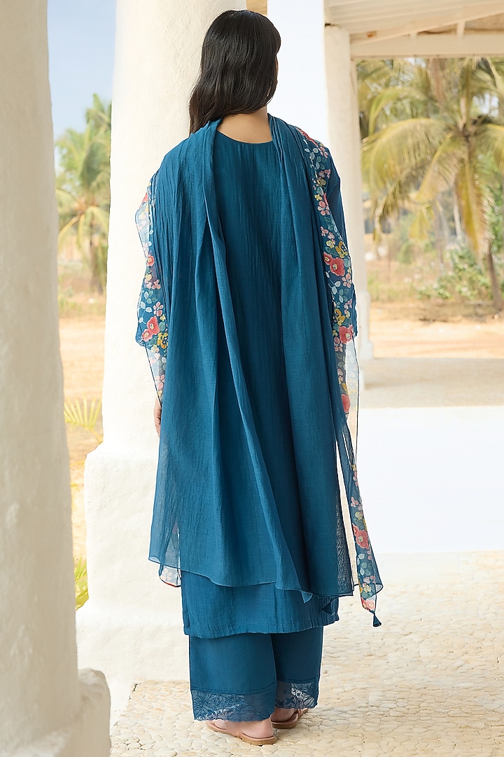 Sapphire Muslin Cotton Printed & Thread Embroidered Kurta Set by Vaayu at Pernia's Pop Up Shop