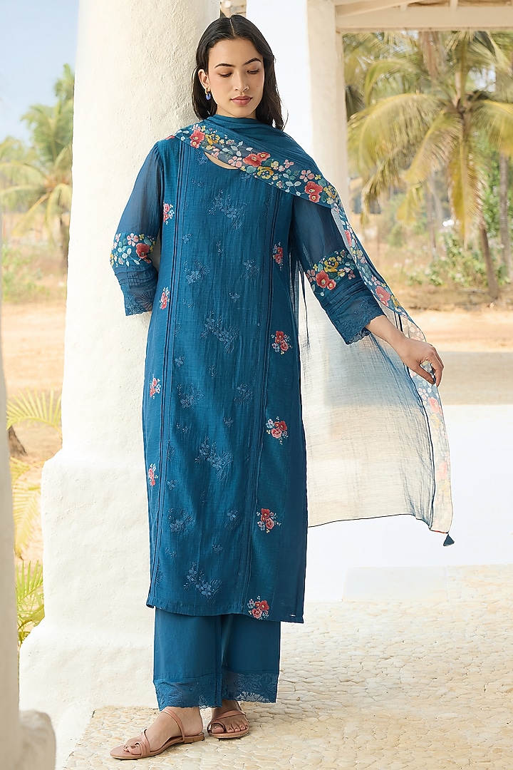 Sapphire Muslin Cotton Printed & Thread Embroidered Kurta Set by Vaayu at Pernia's Pop Up Shop