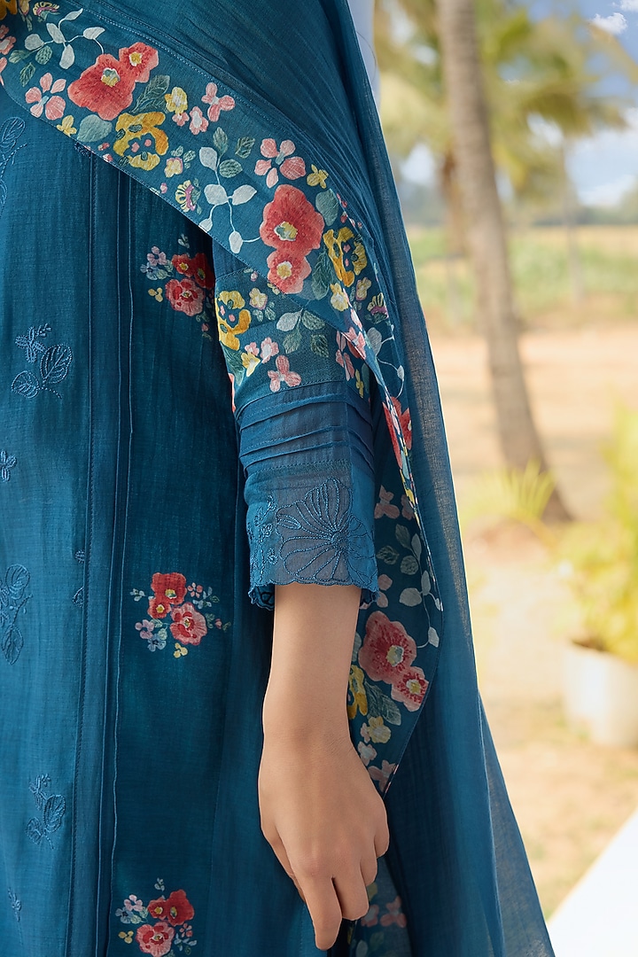 Sapphire Muslin Cotton Printed & Thread Embroidered Kurta Set by Vaayu at Pernia's Pop Up Shop
