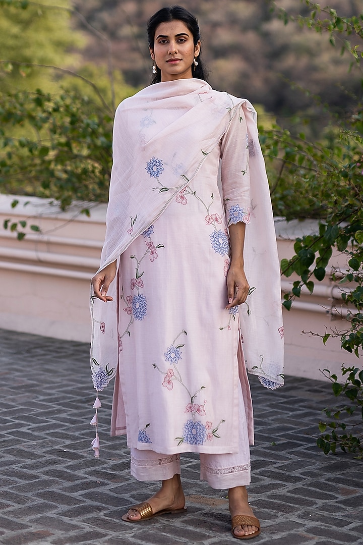Apricot Embroidered Kurta Set Design by Vaayu at Pernia's Pop Up Shop 2024