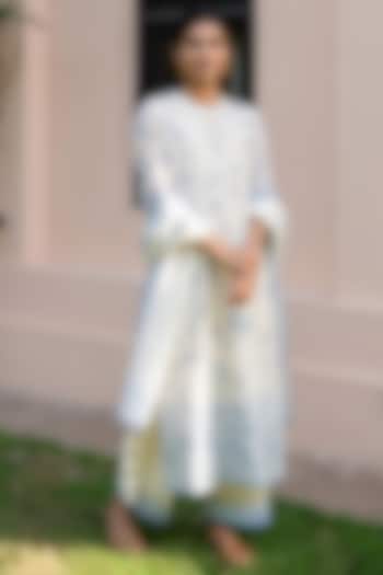 Pearl White Floral Embroidered Kurta Set by Vaayu at Pernia's Pop Up Shop