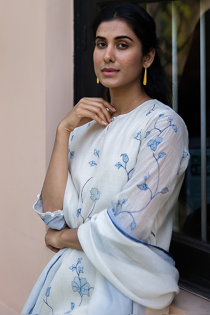 Pearl White Floral Embroidered Kurta Set by Vaayu at Pernia's Pop Up Shop
