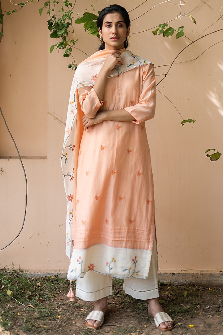 Coral & Pearl White Embroidered Kurta Set by Vaayu