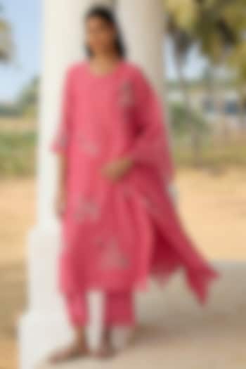 Rose-Colored Muslin Cotton Applique Embroidered Kurta Set by Vaayu at Pernia's Pop Up Shop