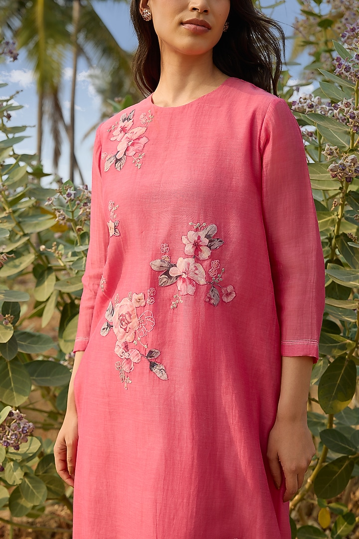 Rose-Colored Muslin Cotton Applique Embroidered Tunic Set by Vaayu at Pernia's Pop Up Shop