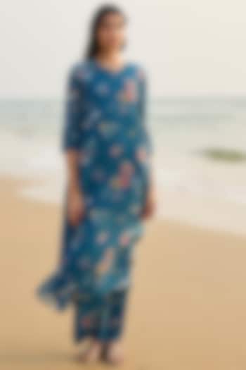 Sapphire Muslin Cotton Printed & Thread Embroidered Kurta Set by Vaayu at Pernia's Pop Up Shop