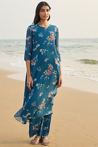 Sapphire Muslin Cotton Printed & Thread Embroidered Kurta Set by Vaayu