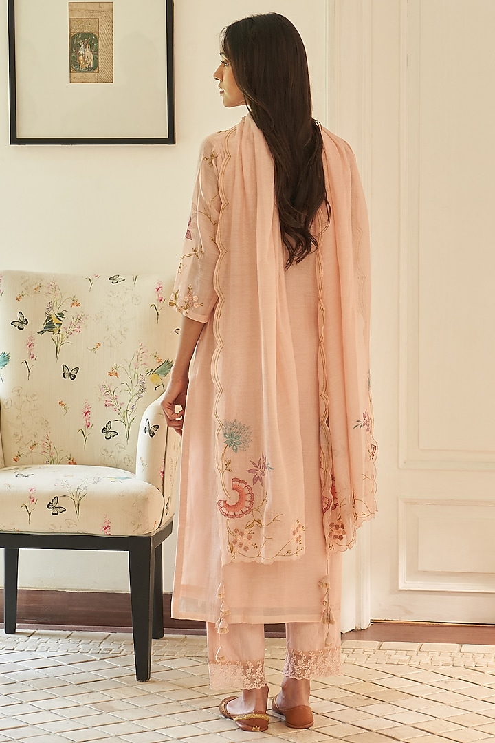 Magnolia-Colored Muslin Cotton Applique Work Kurta Set by Vaayu at Pernia's Pop Up Shop