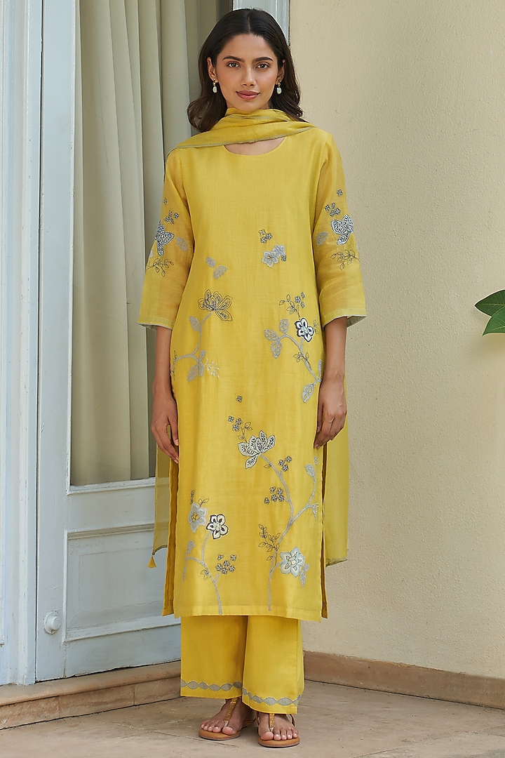 Daffodil Muslin Cotton Floral Applique Embroidered Kurta Set by Vaayu at Pernia's Pop Up Shop