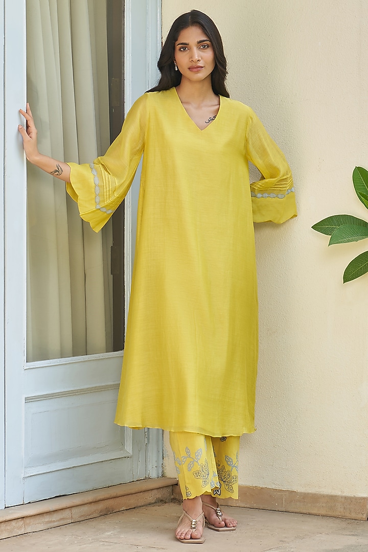 Daffodil Muslin Cotton Floral Applique Kurta Set by Vaayu at Pernia's Pop Up Shop