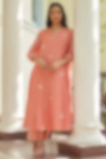 Hibiscus-Colored Muslin Cotton Printed Kurta Set by Vaayu at Pernia's Pop Up Shop