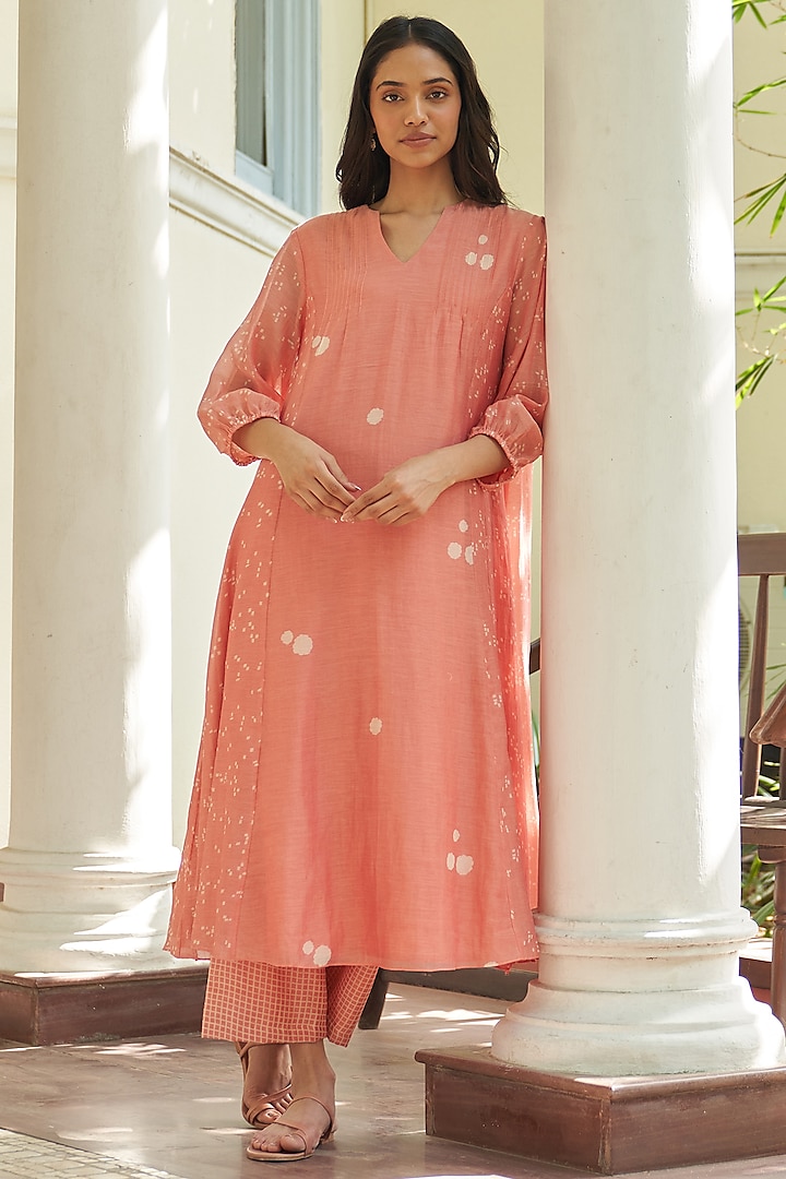 Hibiscus-Colored Muslin Cotton Printed Kurta Set by Vaayu at Pernia's Pop Up Shop