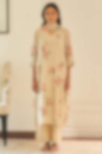 Ecru Beige Muslin Cotton Floral Applique Work Kurta Set by Vaayu at Pernia's Pop Up Shop