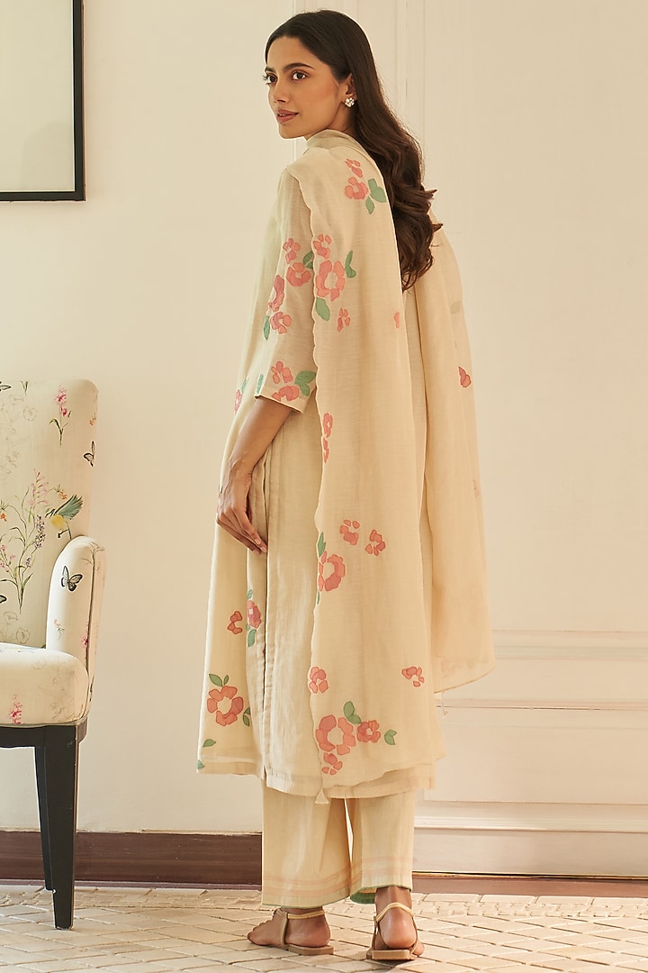 Ecru Beige Muslin Cotton Floral Applique Work Kurta Set by Vaayu at Pernia's Pop Up Shop