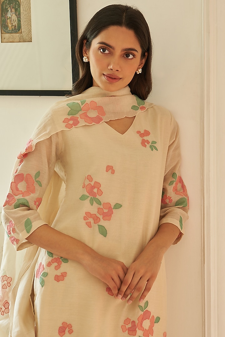 Ecru Beige Muslin Cotton Floral Applique Work Kurta Set by Vaayu at Pernia's Pop Up Shop