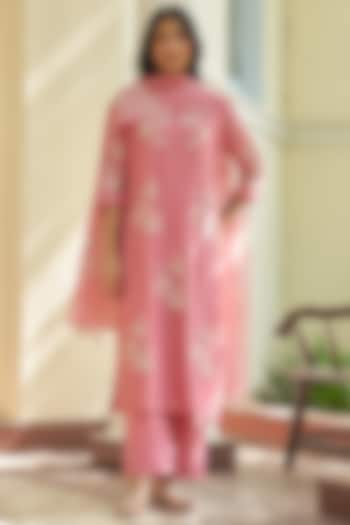 Peony Pink Muslin Cotton Floral Applique Work Kurta Set by Vaayu at Pernia's Pop Up Shop