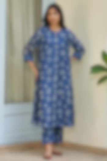 Ocean Blue Muslin Cotton Floral Applique Work Kurta Set by Vaayu at Pernia's Pop Up Shop