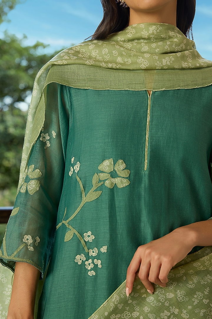 Jade Green Muslin Cotton Applique Embroidered Kurta Set by Vaayu at Pernia's Pop Up Shop