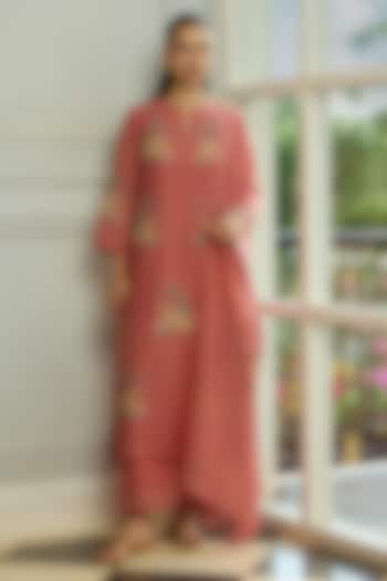 Blush Muslin Cotton Floral Applique Embroidered Kurta Set by Vaayu at Pernia's Pop Up Shop