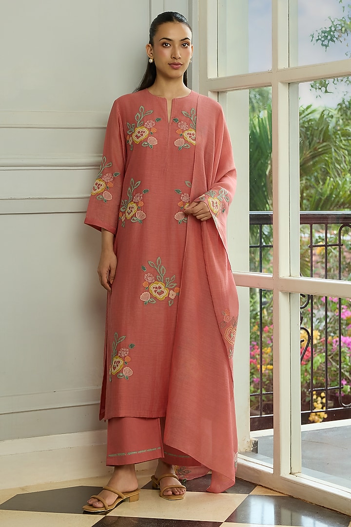 Blush Muslin Cotton Floral Applique Embroidered Kurta Set by Vaayu at Pernia's Pop Up Shop