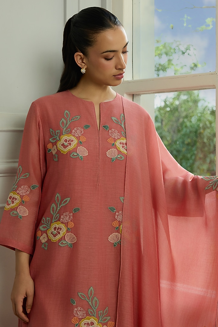 Blush Muslin Cotton Floral Applique Embroidered Kurta Set by Vaayu at Pernia's Pop Up Shop