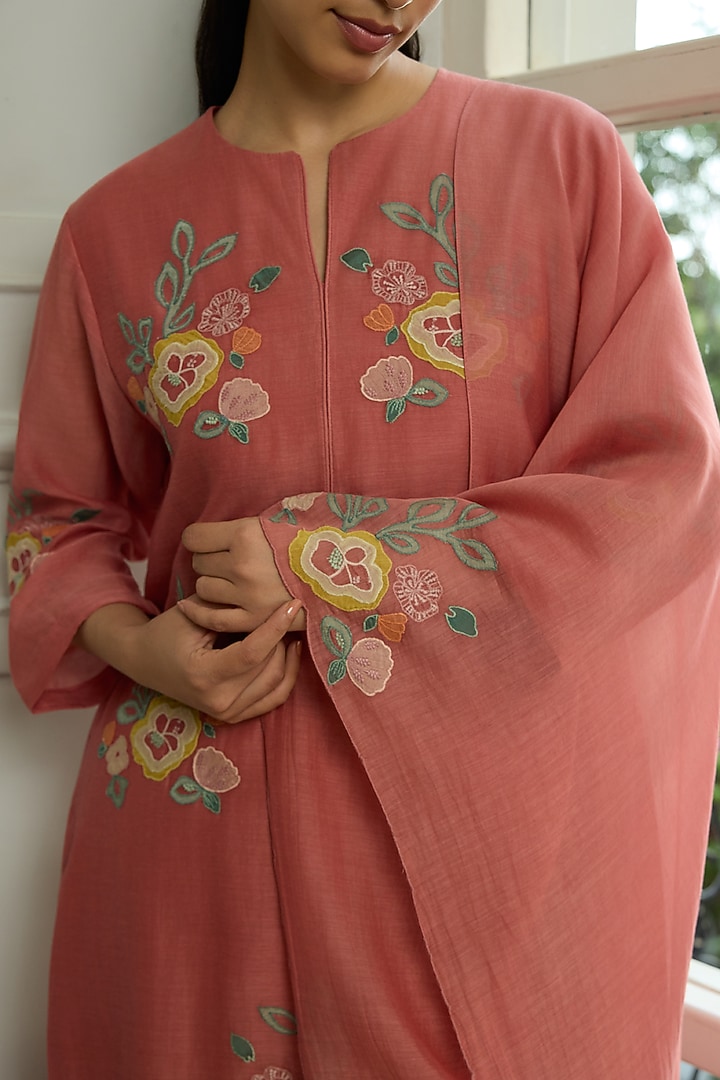 Blush Muslin Cotton Floral Applique Embroidered Kurta Set by Vaayu at Pernia's Pop Up Shop