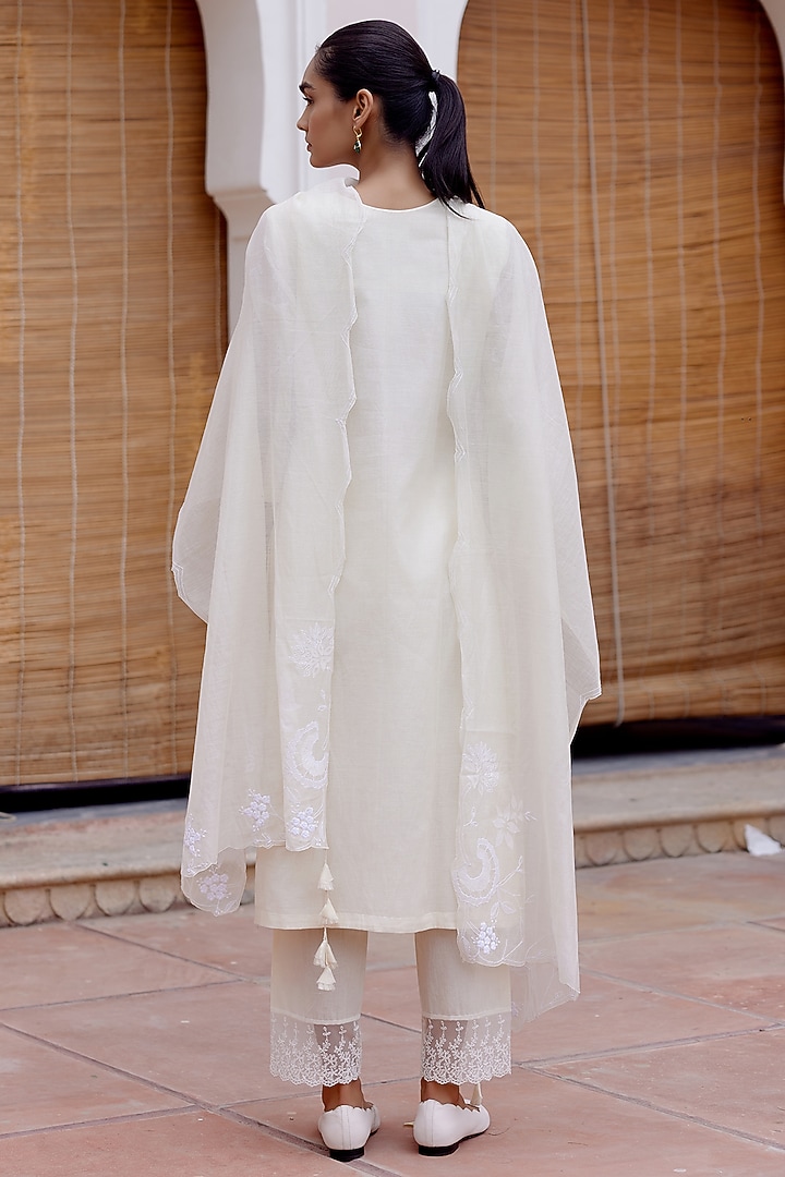 Swan White Muslin Cotton Floral Embroidered Kurta Set by Vaayu at Pernia's Pop Up Shop