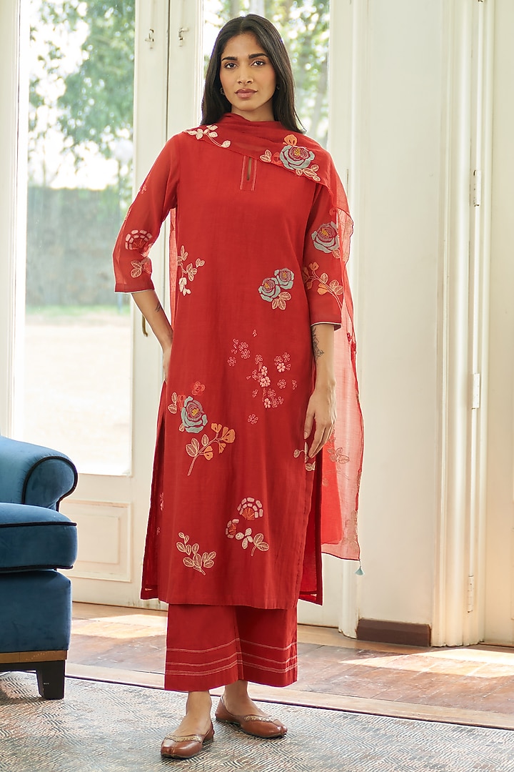 Poppy Red Muslin Cotton Floral Thread & Applique Work Kurta Set by Vaayu at Pernia's Pop Up Shop