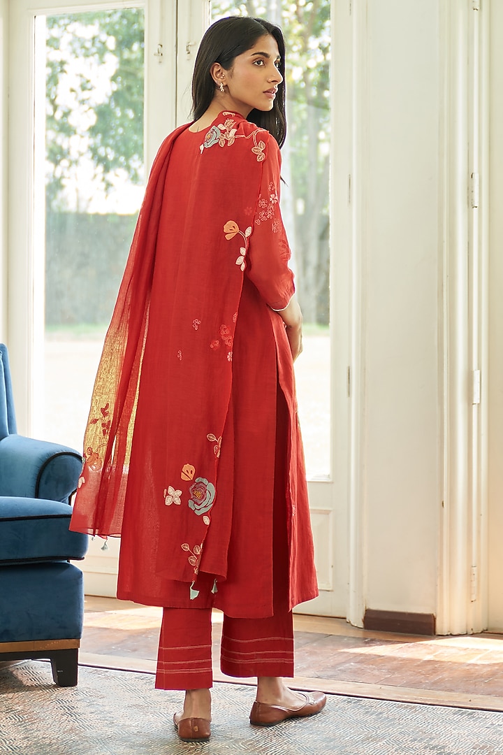 Poppy Red Muslin Cotton Floral Thread & Applique Work Kurta Set by Vaayu at Pernia's Pop Up Shop