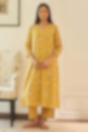 Rue Yellow Muslin Cotton Floral Printed Kurta Set by Vaayu at Pernia's Pop Up Shop