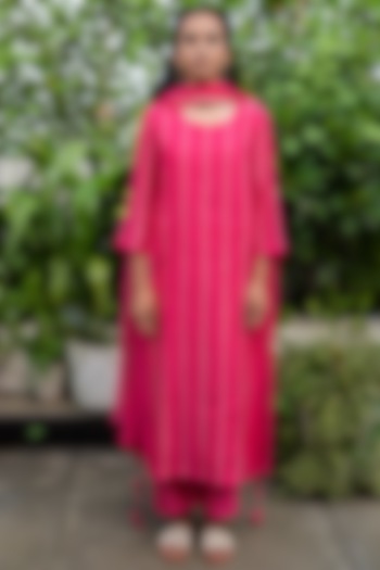 Berry Aari Embroidered Kurta Set by Vaayu at Pernia's Pop Up Shop