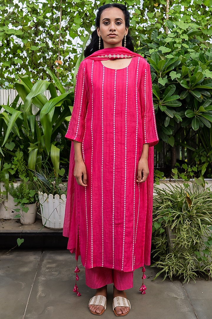 Berry Aari Embroidered Kurta Set by Vaayu at Pernia's Pop Up Shop