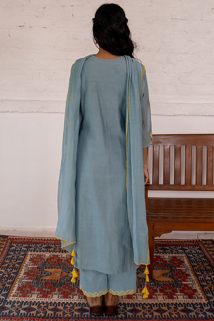Periwinkle Embroidered Kurta Set by Vaayu at Pernia's Pop Up Shop