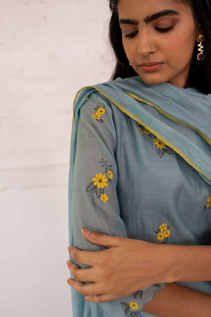 Periwinkle Embroidered Kurta Set by Vaayu at Pernia's Pop Up Shop