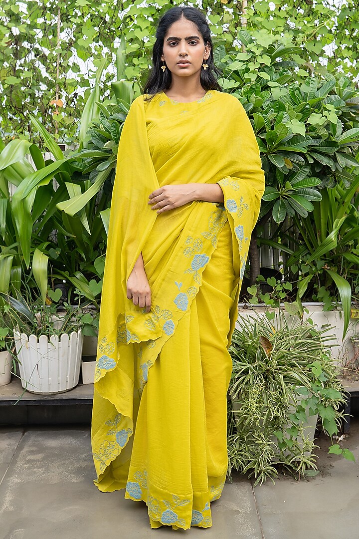 Daffodil Embroidered Saree Set by Vaayu