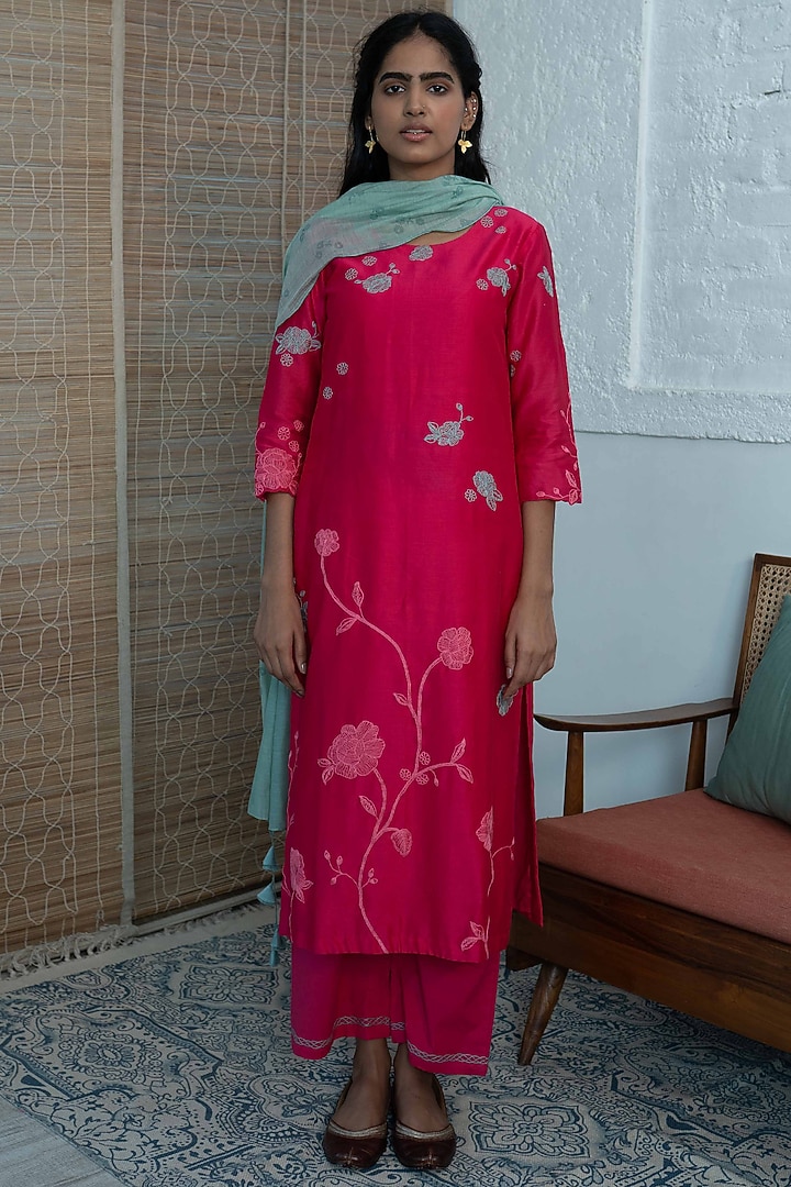 Berry Embroidered Kurta Set by Vaayu at Pernia's Pop Up Shop