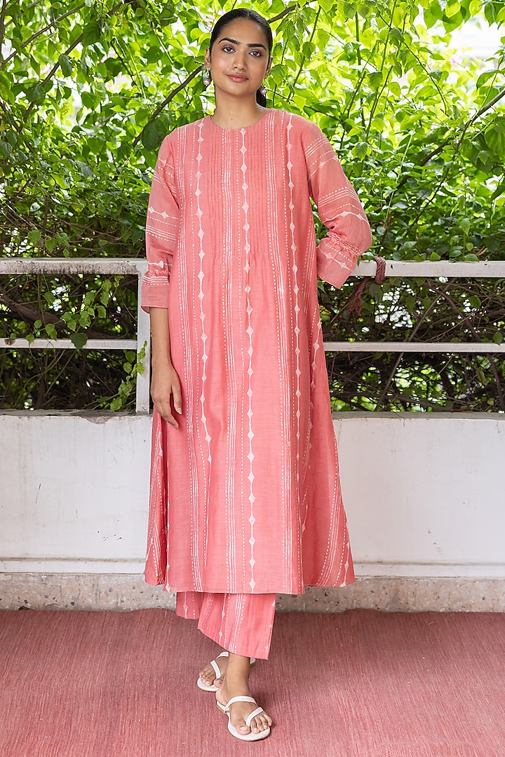 Apricot Cotton Muslin Printed Kurta Set by Vaayu at Pernia's Pop Up Shop