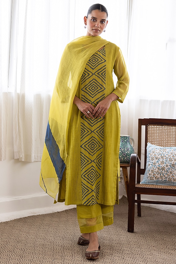 Lime Cotton Muslin Printed Kurta Set by Vaayu at Pernia's Pop Up Shop