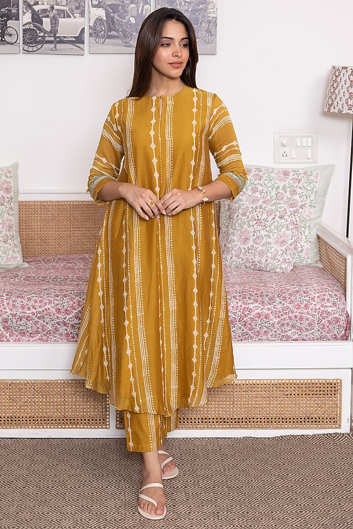Honeycomb Cotton Muslin Printed Kurta Set by Vaayu at Pernia's Pop Up Shop