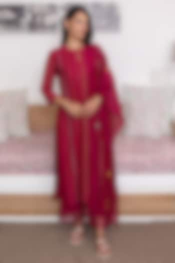 Garnet Cotton Muslin Kurta Set by Vaayu at Pernia's Pop Up Shop