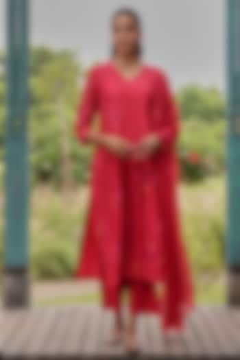 Berry Colored Muslin Cotton Floral Thread Embroidered Kurta Set by Vaayu at Pernia's Pop Up Shop