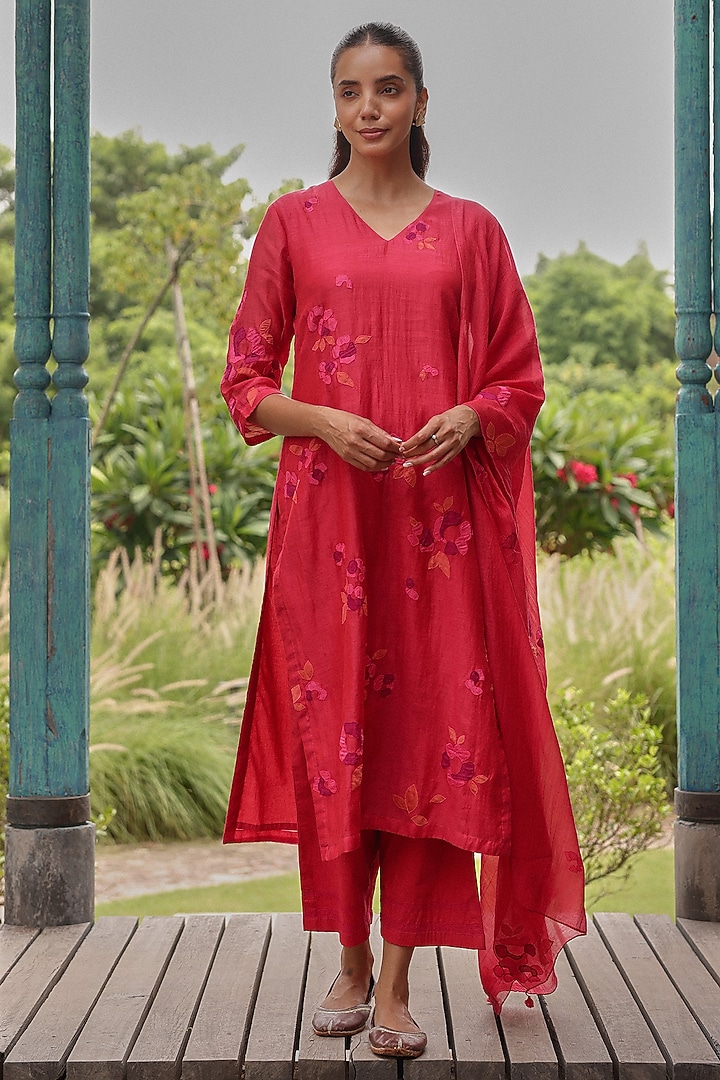 Berry Colored Muslin Cotton Floral Thread Embroidered Kurta Set by Vaayu at Pernia's Pop Up Shop