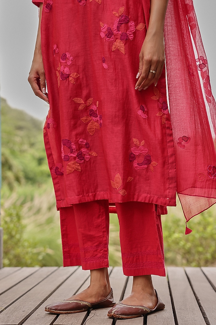 Berry Colored Muslin Cotton Floral Thread Embroidered Kurta Set by Vaayu at Pernia's Pop Up Shop