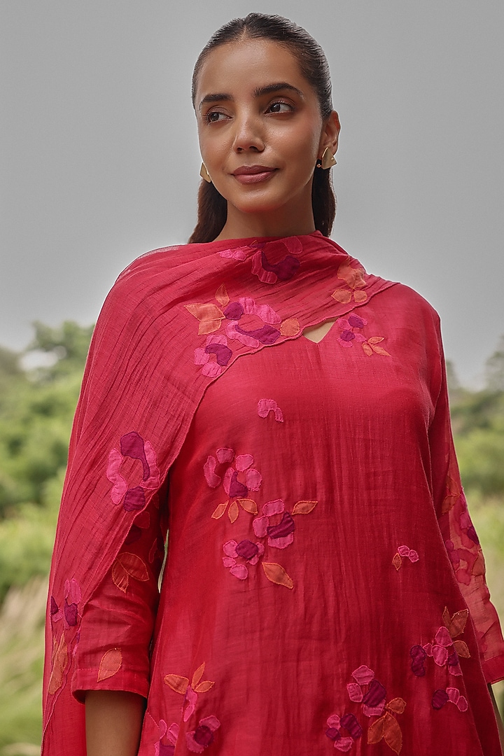 Berry Colored Muslin Cotton Floral Thread Embroidered Kurta Set by Vaayu at Pernia's Pop Up Shop